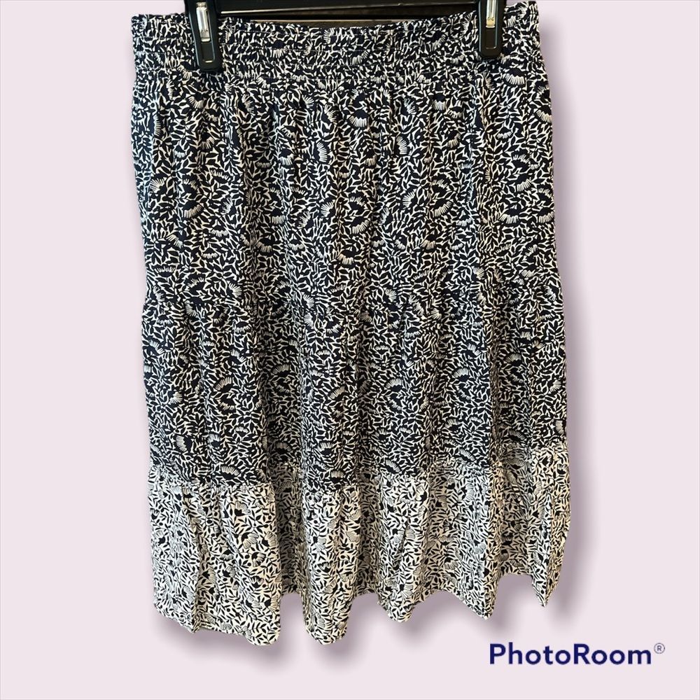 Ann Taylor Factory Navy White Midi Skirt Size M Tiered Floral Workwear